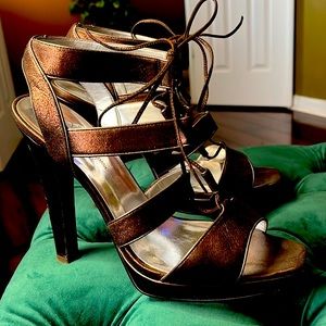 Jessica Simpson. Bronze.